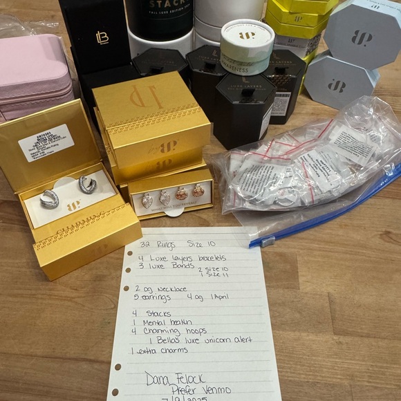 Elegant Silver Women's Ring - Picture 2 of 2